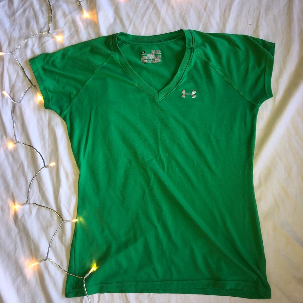 ✨NEW✨ Women’s XS Under Armor V-Neck Athletic Top